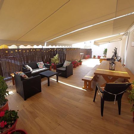 Central Apartment Near The Beach With Huge Private Terrace Loutráki Exteriér fotografie