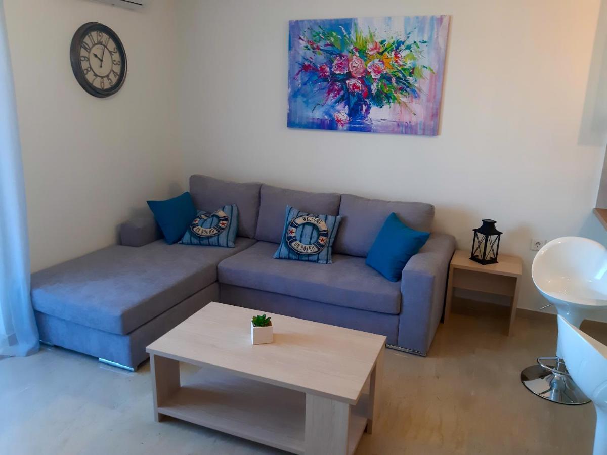 Central Apartment Near The Beach With Huge Private Terrace Loutráki Exteriér fotografie