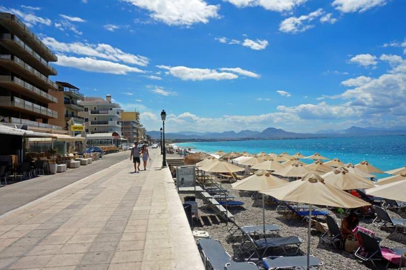 Central Apartment Near The Beach With Huge Private Terrace Loutráki Exteriér fotografie