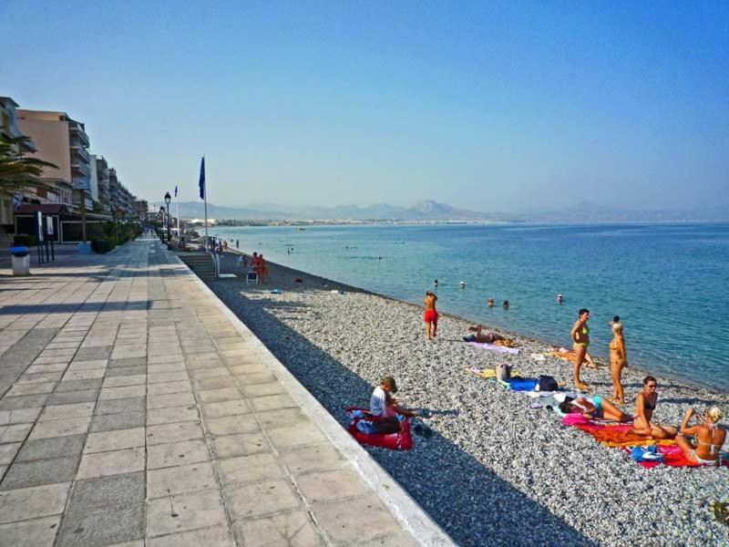 Central Apartment Near The Beach With Huge Private Terrace Loutráki Exteriér fotografie