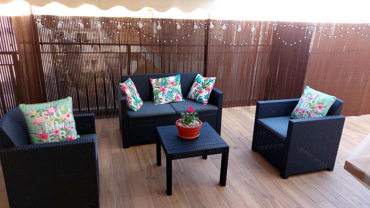 Central Apartment Near The Beach With Huge Private Terrace Loutráki Exteriér fotografie