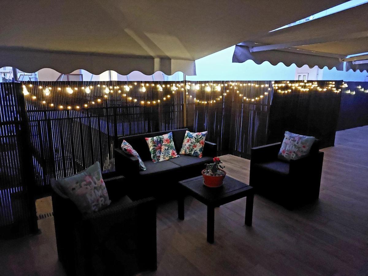 Central Apartment Near The Beach With Huge Private Terrace Loutráki Exteriér fotografie